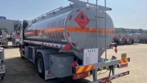 Nuevo Camión Cisterna Dongfeng Duolika para Transporte de Combustible, Tanque de Aleación de Aluminio de 3-5 CBM, Emisión Euro IV, 4x4 Opcional - Product Image 6