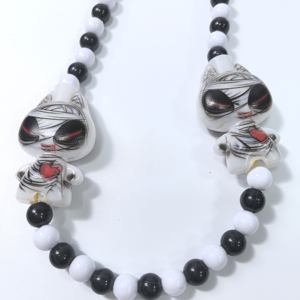 قلادات LED للهالوين بالجملة بـ3 أوضاع - مجوهرات حفلات مضيئة على شكل دمية مومياء لطيفة ومخيفة - Product Image 3