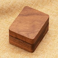 Boîte à bagues en bois à trois compartiments, boîte à bijoux magnétique en noyer noir, boîte de rangement pour bijoux, boîte à bagues de mariage haut de gamme, cadeau de Noël
