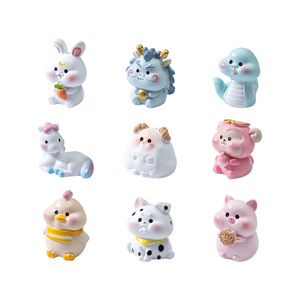 Bonsai in miniatura Weij con dodici ornamenti in resina colorata dei segni zodiacali cinesi: Ratto, Bue, Tigre, Coniglio, Drago, Serpente, Cavallo, Capra - Product Image 5