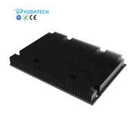 Dissipateur thermique à ailettes en aluminium extrudé CNC noir anodisé pré-percé pour produit de services de fabrication de refroidissement de PCB électronique