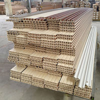 Nuevo Modelo de Panel de Pared Acanalado Geométrico Moderno, Revestimiento de Madera y Plástico Compuesto (WPC), Panel para Techo y Pared