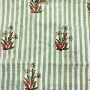 Tela Popelina de Algodón con Rayas Verde Menta y Estampado Floral Coral, 58/60 Pulgadas, Material Textil Transpirable para el Hogar - Product Image 3