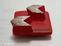 Bloc de meulage diamanté Husqvarna Redi Lock à double segment en forme de flèche pour le meulage des sols en béton souple, l'élimination de l'époxy et la restauration des sols