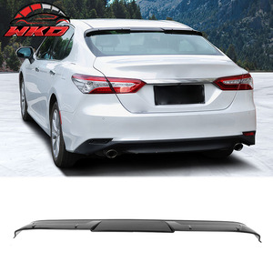 Alerón de Techo Estilo IKON V2 en Negro Brillante para Toyota Camry 2018-2026 - Product Image 1