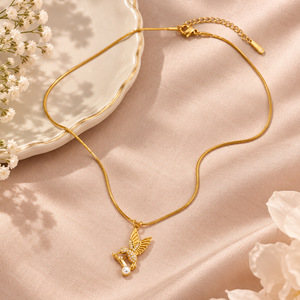 Collier en acier inoxydable Yuhui pour femmes, pendentif colibris avec zircon et perle - Product Image 4