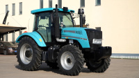 Tracteur agricole KAT 150 CV 4x4 KR1504EX à bon prix, direction hydraulique, avec pièces de rechange en stock