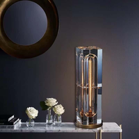 Lampe de table PM Nordic Light Luxury Crystal, design moderne et simple, pour salon, chambre, bureau, salle de séjour, modèle créatif et personnalisé.