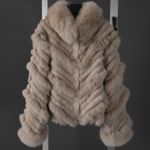 Elegante <span class=keywords><strong>Cappotto</strong></span> Leggero in Vera <span class=keywords><strong>Pelliccia</strong></span> di Coniglio per Donna, Design Tyan, Marrone Reversibile con Bottoni Invisibili - Product Image 3