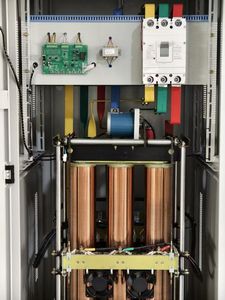 Stabilisateur <span class=keywords><strong>de</strong></span> <span class=keywords><strong>tension</strong></span> triphasé servo ±1% 200 kVA-800 kVA, régulateur 100 kVA pour station photovoltaïque 380 V pour applications électromécaniques - Product Image 3