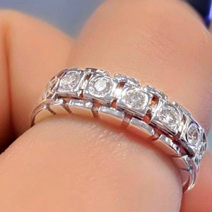 Bague en or blanc pour femme F1180 avec diamant rond taille brillant, couleur G naturelle, style classique de fiançailles - Product Image 1