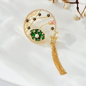Chinese Style Lotus Leaf Brooch With Tassel Pearl Inlay For Hanfu Cheongsam Women's Jewelry Accessory - Product Image 4