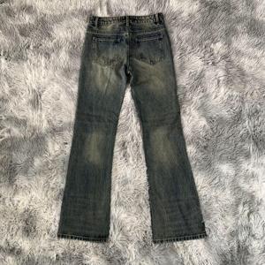 Pantalon bootcut en denim délavé tendance pour <span class=keywords><strong>homme</strong></span>, <span class=keywords><strong>jeans</strong></span> évasés rétro bleu pour <span class=keywords><strong>homme</strong></span> avec décorations en clous métalliques - Product Image 2