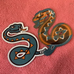 Étiquette tissée avec logo de serpent magnifique, adhésive, logo de <span class=keywords><strong>boa</strong></span> découpé au laser, étiquette thermocollante pour vêtements, pour sacs - Product Image 1
