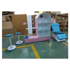 Vente en gros de table et tabouret dentaires classiques, équipement de terrain de jeu intérieur en bois pour jeu de rôle, meubles de maison d'imitation - Product Image 2