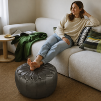 Pouf/tabouret ottoman rond en cuir PVC gris sidéral brodé marocain, fabrication sur mesure professionnelle, fabricants de poufs