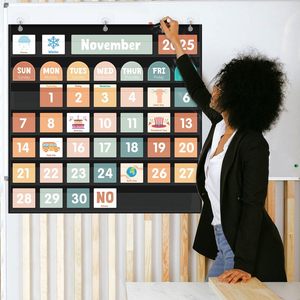 Calendario con tabla de bolsillo, vista mensual, tablero de gestión del tiempo para el aula, de plástico, con 115 tarjetas para cumpleaños y planificación diaria - Product Image 6