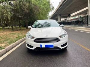 Ford <span class=keywords><strong>Focus</strong></span> berline <span class=keywords><strong>2014</strong></span> d'occasion, caméra arrière, boîte automatique, sièges en cuir, R15, conduite à gauche - Product Image 1