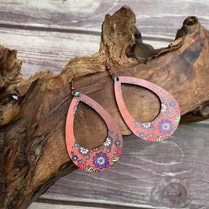 Pendientes de madera Pendientes colgantes de flores huecas en forma de gota creativas para mujeres Uionen 1147 - Product Image 1