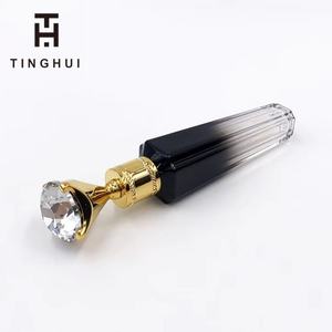 Envases Vacíos para Brillo Labial con Aplicador, Marca Privada Crown, con Diseño de Diamante, Nuevos - Product Image 4