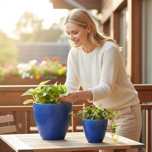 Pots de fleurs en céramique au design classique moderne pour l'intérieur et l'extérieur, avec trous de drainage, finition émaillée, vente en gros - Product Image 1