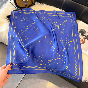 Écharpe en soie motif chat de dessin animé 70x70cm, foulard carré à imprimé animal mignon pour femme, accessoire de mode - Product Image 4