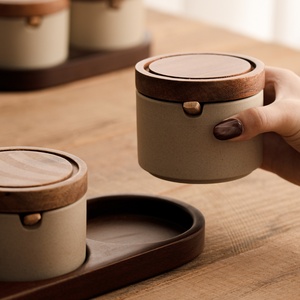Pot à épices en céramique de style japonais avec couvercle en acacia, plateau et cuillère, ensemble de pots à assaisonnements de qualité alimentaire pour sel, sucre, poivre et épices - Product Image 3