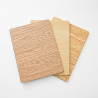 Panneau composite bois-aluminium 4 mm 1220x2440 mm grain de bois cerisier revêtu de PVDF pour la décoration murale extérieure