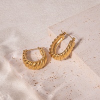 MYNECK 18K PVD vergulde roestvrijstalen retro atletische U-vormige oorbellen klassiek fruitpatroon verkleurvrij damesmode