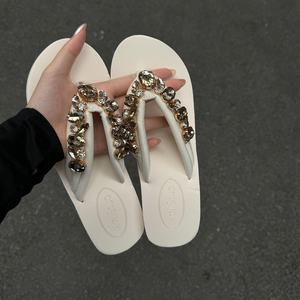 صندل نسائي جديد لعام 2025 بتصميم باروكي عالي الرقبة، نعل سميك من مادة EVA مضاد للانزلاق، مناسب للصيف والشاطئ - Product Image 3