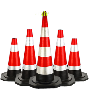 Cônes de route en caoutchouc de dérivation à grande vitesse barrages routiers réfléchissants Piers d'isolation pour l'avertissement de trafic de glace de sécurité de construction routière - Product Image 1