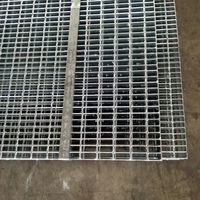 Grille en acier au carbone allié galvanisé à chaud - Antidérapante, à dents, robuste, pour passerelles industrielles, drainage, parcs, villas, sols