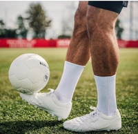 Venta caliente logotipo personalizado fútbol agarre calcetines hombres mujeres equipo deporte calcetín con diseño personalizado antideslizante calcetines de fútbol
