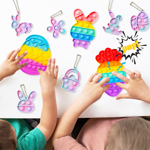 Vente en gros <span class=keywords><strong>Mini</strong></span> Push pour <span class=keywords><strong>Pop</strong></span> <span class=keywords><strong>It</strong></span> Fidget Jouet Porte-clés <span class=keywords><strong>Pas</strong></span> <span class=keywords><strong>Cher</strong></span> Dessin Animé Silicone Porte-clés avec Relief Sensoriel Caractéristique Caoutchouc Porte-clés - Product Image 2