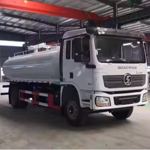 Camion arroseur municipal vert HOWO 4X2 de Chine camion arroseur durable de capacité de 10 mètres cubes - Product Image 1