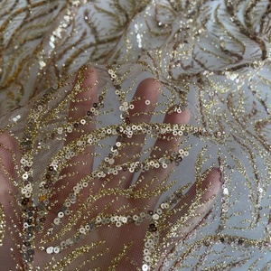 Tissu en maille à paillettes douces avec revêtement adhésif pour vêtements de mode - Product Image 5
