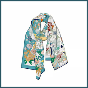 Sciarpa Lunga in Seta di Lusso con Motivi Floreali e Faunistici in Verde Acqua per Acconciature e Scialle, Elegante Accessorio Moda con Motivi Animali - Product Image 1