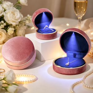 Boîte à bijoux ronde en velours multicolore avec LED, étui à bord doré pour bague et collier, idéale pour les propositions de mariage, les fiançailles et les cadeaux de mariage - Product Image 4