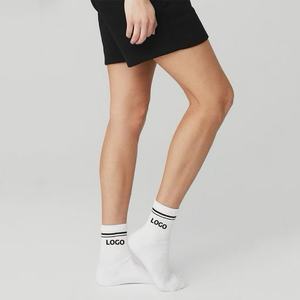 Calzini Sportivi Personalizzati con Logo, Design Personalizzato, Calzini da Palestra per Uomo e Donna, Calzini a Righe Lavorati a Maglia - Product Image 3