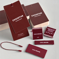 Impression personnalisée de brochures en papier couché brillant avec poignée découpée, couverture rigide, impression de cartes de vêtements en carton 400 g/m²