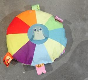 Jouet interactif pour chiens en forme de disque volant – Matière pelucheuse, hauteur 31-50 cm, design pour jeu de la force, lavable, résistant aux morsures, clochettes tournantes - Product Image 6