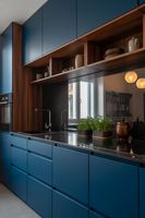 Meubles de cuisine laqués sur mesure Vermonhouzz, style moderne à panneaux plats et Shaker, design sans poignées avec couleurs personnalisées