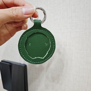 Porte-clés commémoratif en cuir PU en stock, idéal pour ranger les badges de service, un cadeau créatif pour les camarades et - Product Image 3