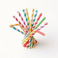 Pailles en papier jetables biodégradables au design attrayant, conçues pour une utilisation écologique