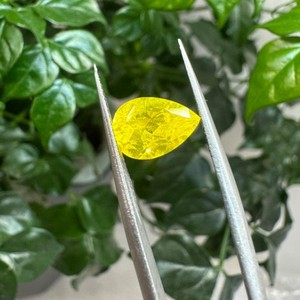 Strong Fluorescent Pear Shaped Yellow Yttrium Aluminum Garnet Loose Stone Water Drop Cut Cultured Synthetic Gemstone - Product Image 2