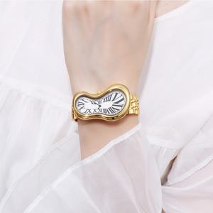 Nouveau Designer Vintage Montre-Bracelet Or Fusion Crash <span class=keywords><strong>De</strong></span> Luxe <span class=keywords><strong>Dali</strong></span> Paris Forme Irrégulière Étanche En Alliage D'or Montre pour Les Femmes - Product Image 3