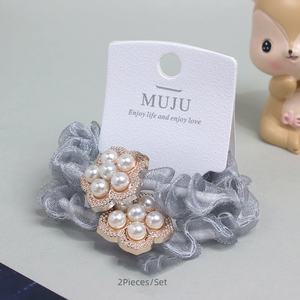 Set Scrunchie Desainer Bunga Mutiara Mewah 2-Potong Sampel Cepat Ikat Rambut Wanita untuk Aksesoris Anak Perempuan - Product Image 2