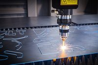Fabrication sur mesure OEM de tôles en acier inoxydable de grande taille : poinçonnage, pliage, formage, découpe laser, soudage, estampage, pressage.