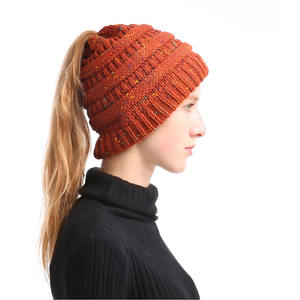 Gorro <span class=keywords><strong>de</strong></span> punto grueso con bordado 3D a rayas y trenza <span class=keywords><strong>de</strong></span> cable, estilo moño desordenado y <span class=keywords><strong>cola</strong></span> <span class=keywords><strong>de</strong></span> <span class=keywords><strong>caballo</strong></span>, para mujer, ideal para invierno y otoño, venta al por mayor. - Product Image 5