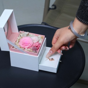 Ingrosso fiore conservato scatola di gioielli in acrilico in lingue 100 collana scatola di Rose per il regalo della festa della mamma - Product Image 3